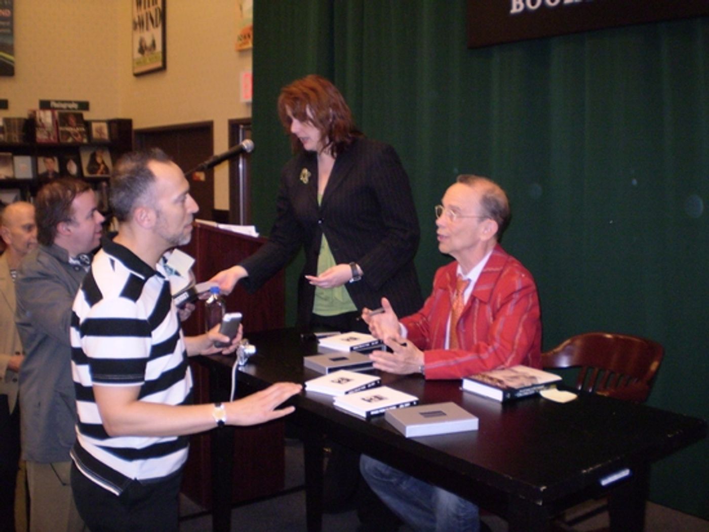 Photo Flash: Joel Grey Celebrates '1.3 - Images from My Phone' at Barnes and Noble Tribeca  Image
