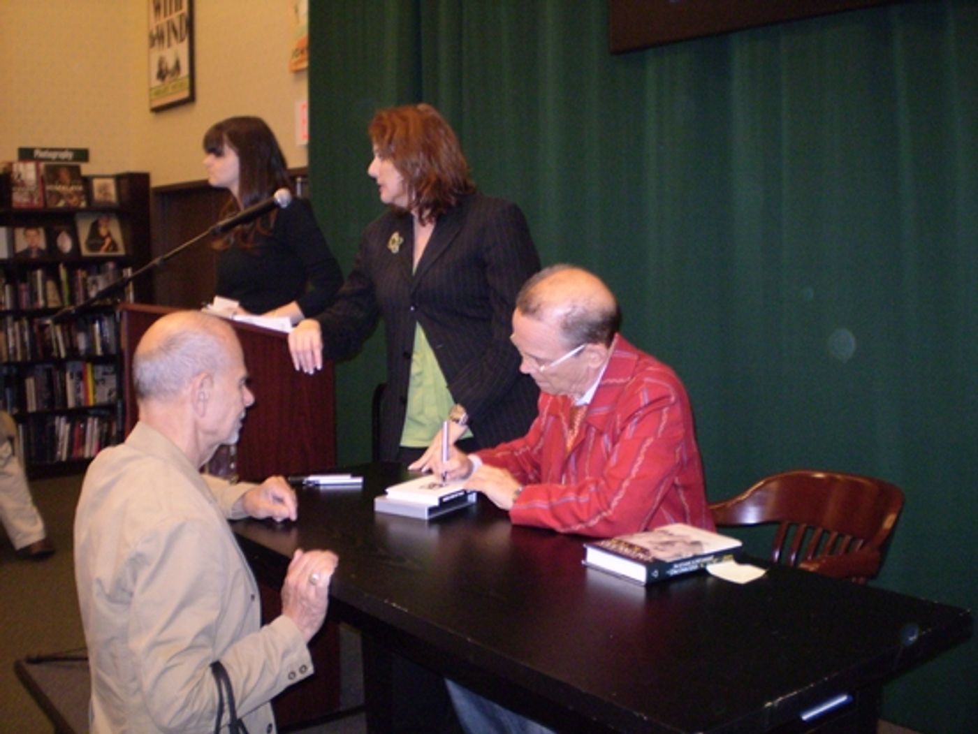 Photo Flash: Joel Grey Celebrates '1.3 - Images from My Phone' at Barnes and Noble Tribeca  Image