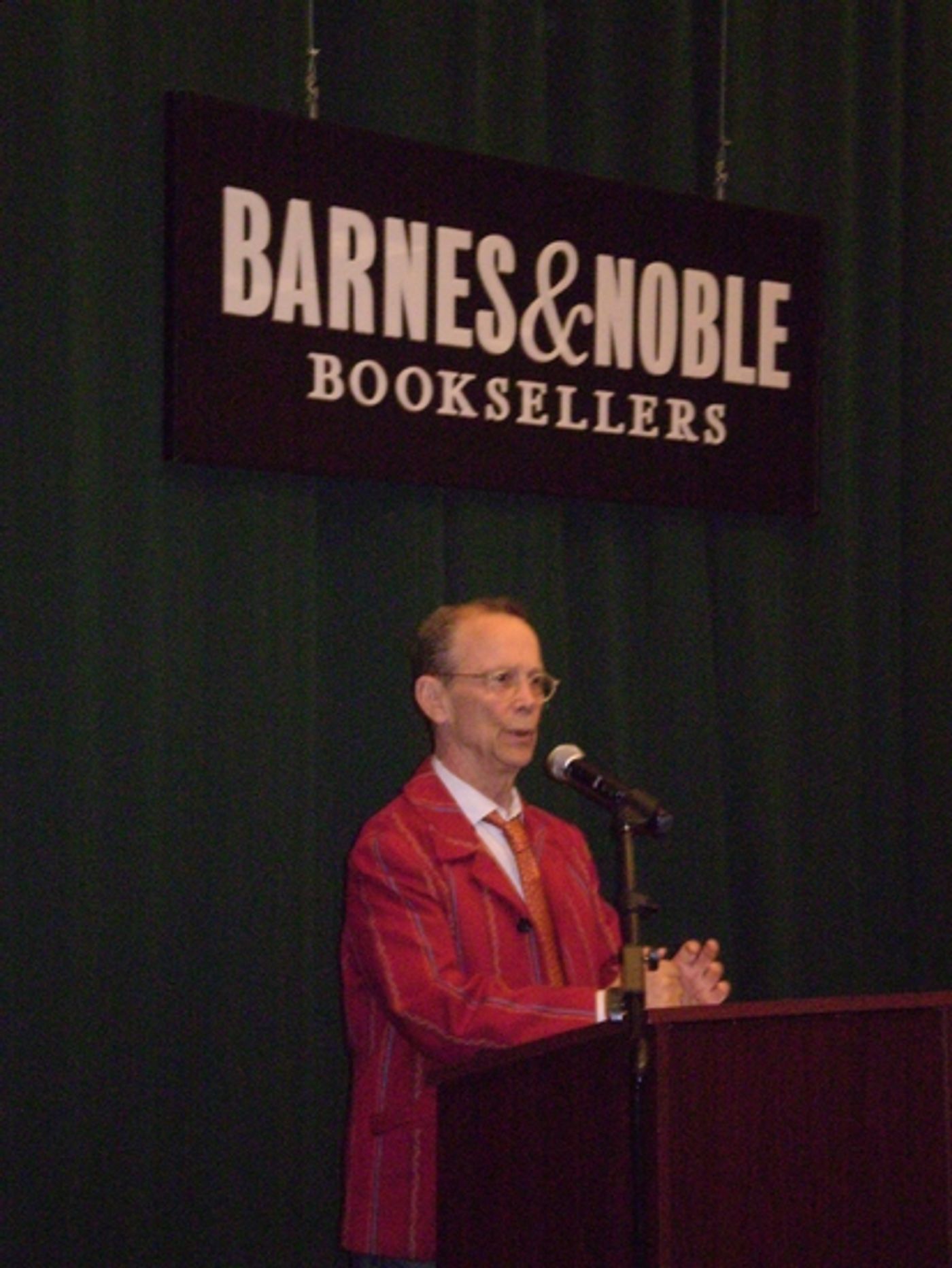 Photo Flash: Joel Grey Celebrates '1.3 - Images from My Phone' at Barnes and Noble Tribeca  Image