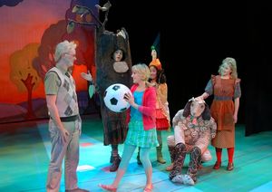 Brian Hostenske, Justin Figueroa, Erika Whalen, Jennifer Chang, Justin Michael Duval and Jennifer Parsons @ BroadwayWorld Brian Hostenske, Justin Figueroa, Erika Whalen, Jennifer Chang, Justin Michael Duval Photo