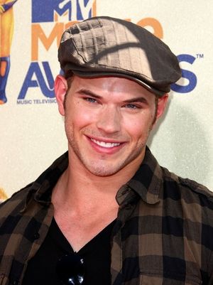 Kellan Lutz Photo