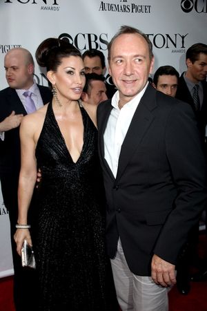 Gina Gershon & Kevin Spacey  Photo