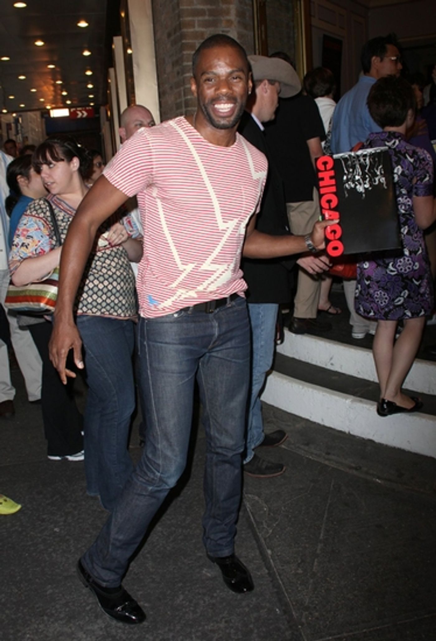 Photo Coverage: CHICAGO Welcomes Chandra Wilson - Arrivals and Stage Door Fun!  Image