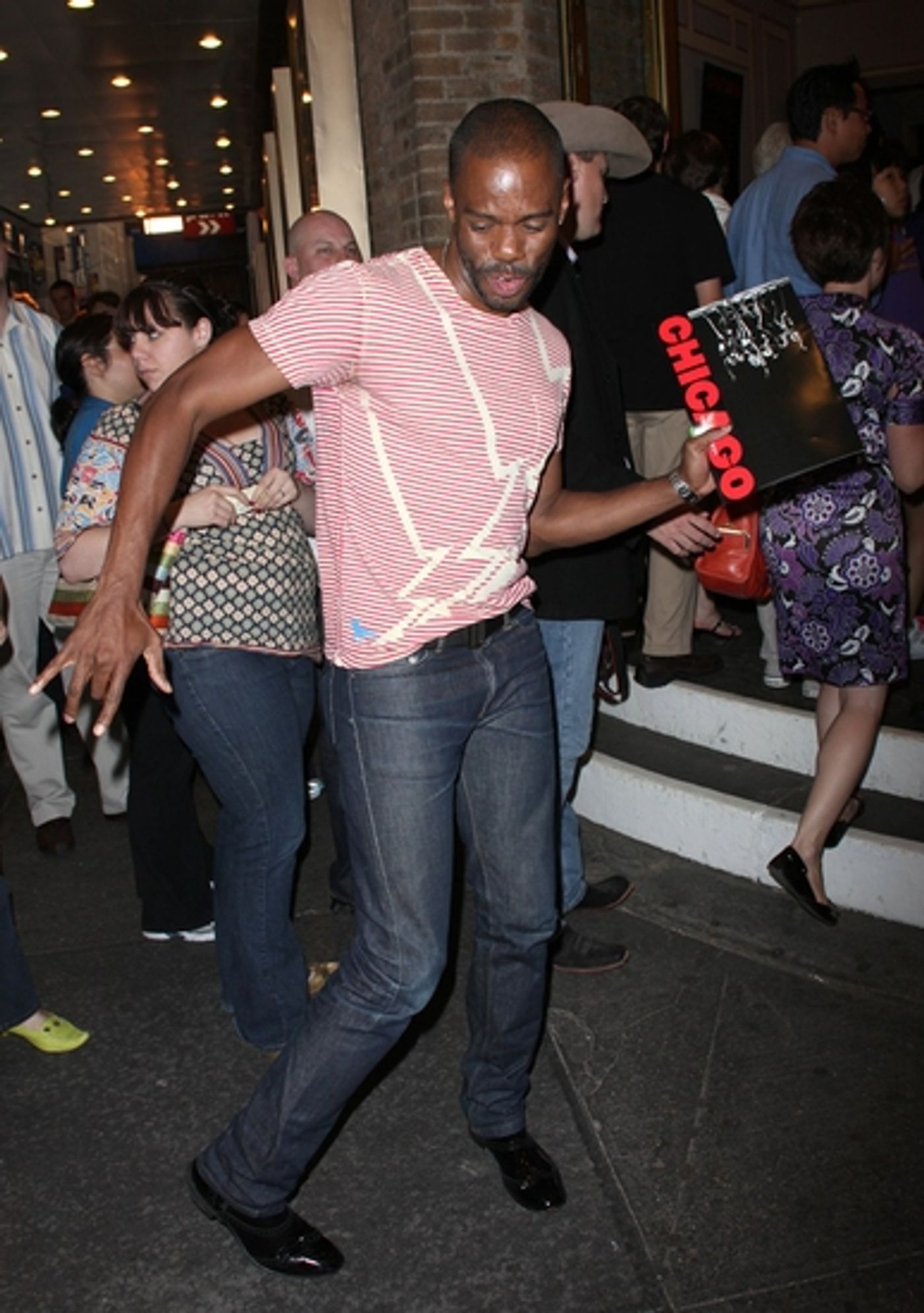 Photo Coverage: CHICAGO Welcomes Chandra Wilson - Arrivals and Stage Door Fun!  Image