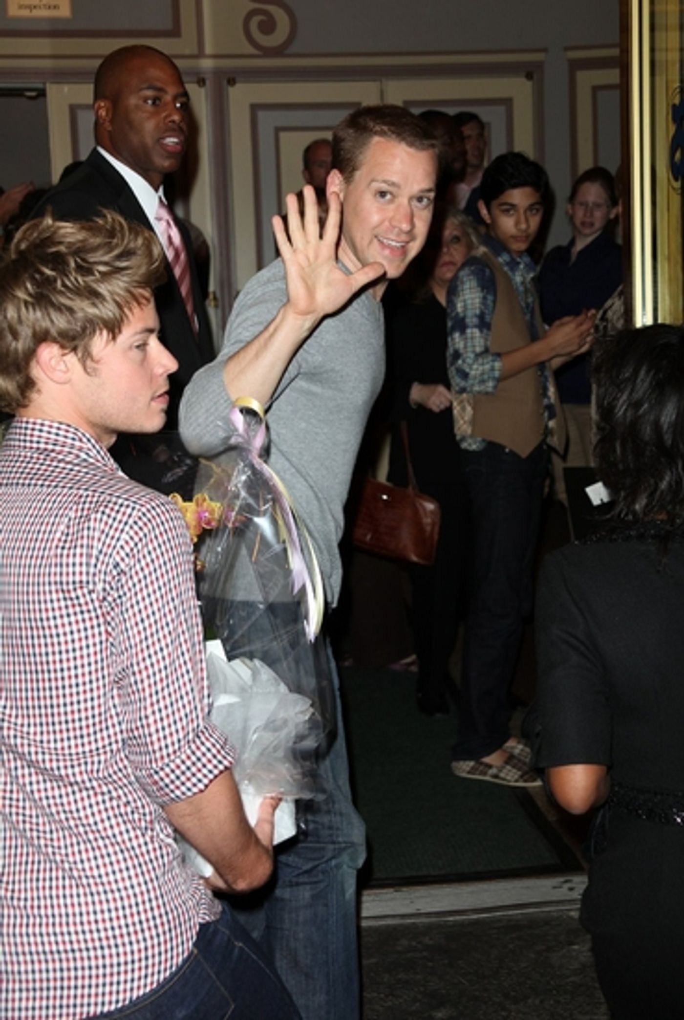 Photo Coverage: CHICAGO Welcomes Chandra Wilson - Arrivals and Stage Door Fun!  Image