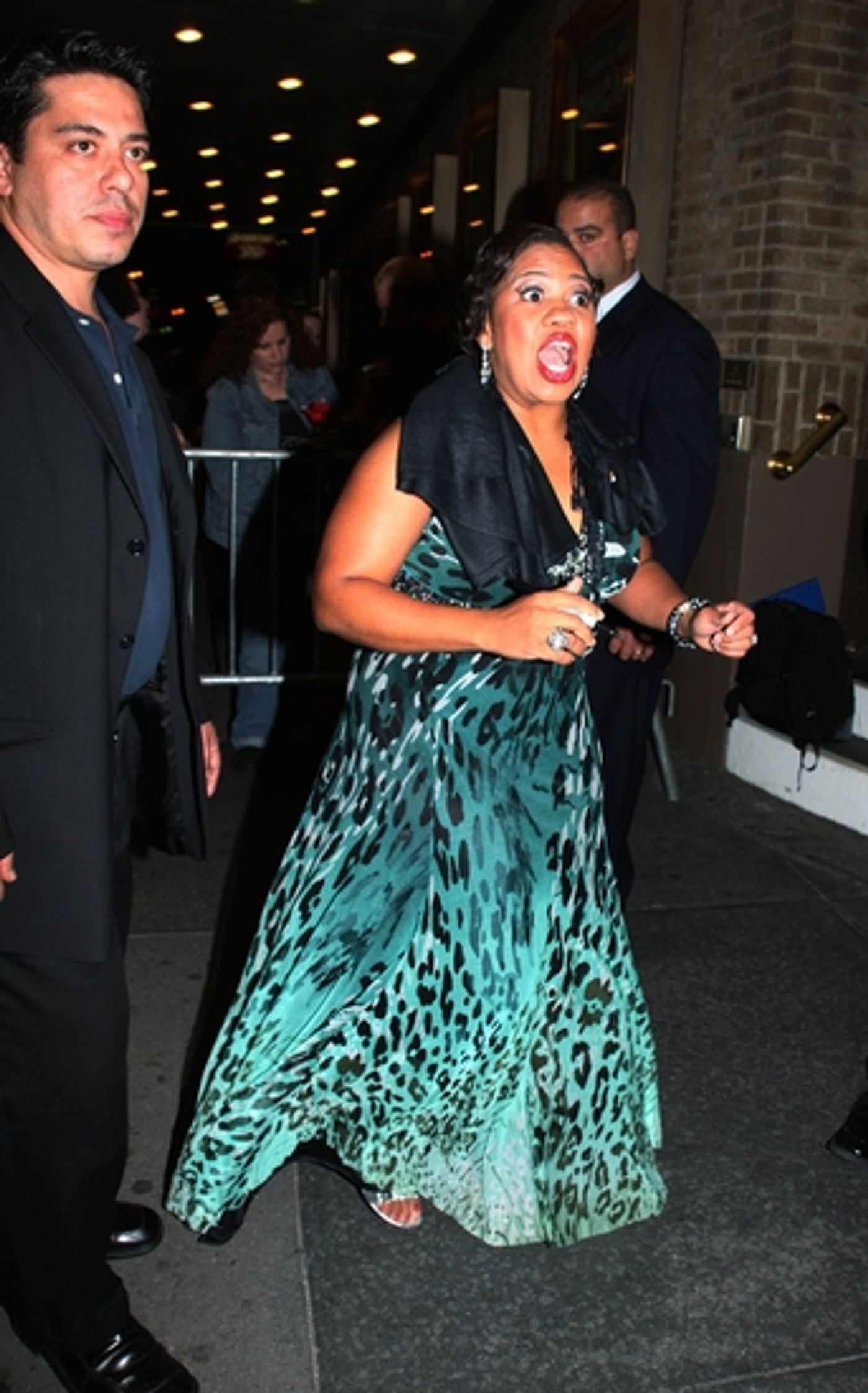 Photo Coverage: CHICAGO Welcomes Chandra Wilson - Arrivals and Stage Door Fun!  Image