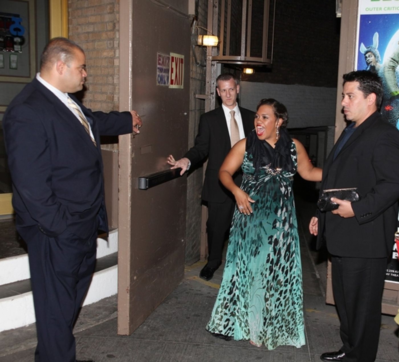 Photo Coverage: CHICAGO Welcomes Chandra Wilson - Arrivals and Stage Door Fun!  Image