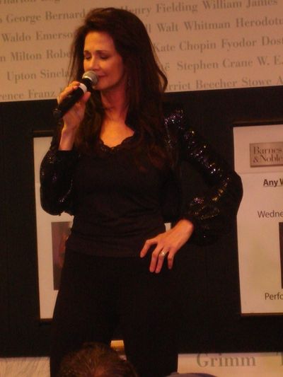 Lynda Carter Photo
