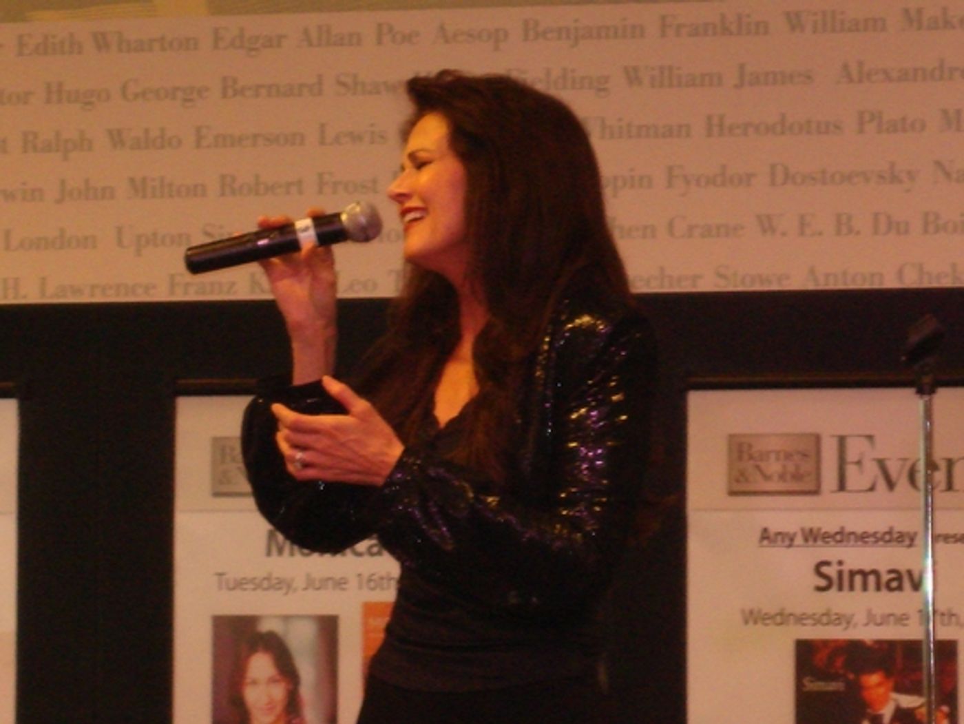 Photo Coverage: Lynda Carter Celebrates 'At Last' CD Release At Barnes & Noble Lincoln Triangle  Image