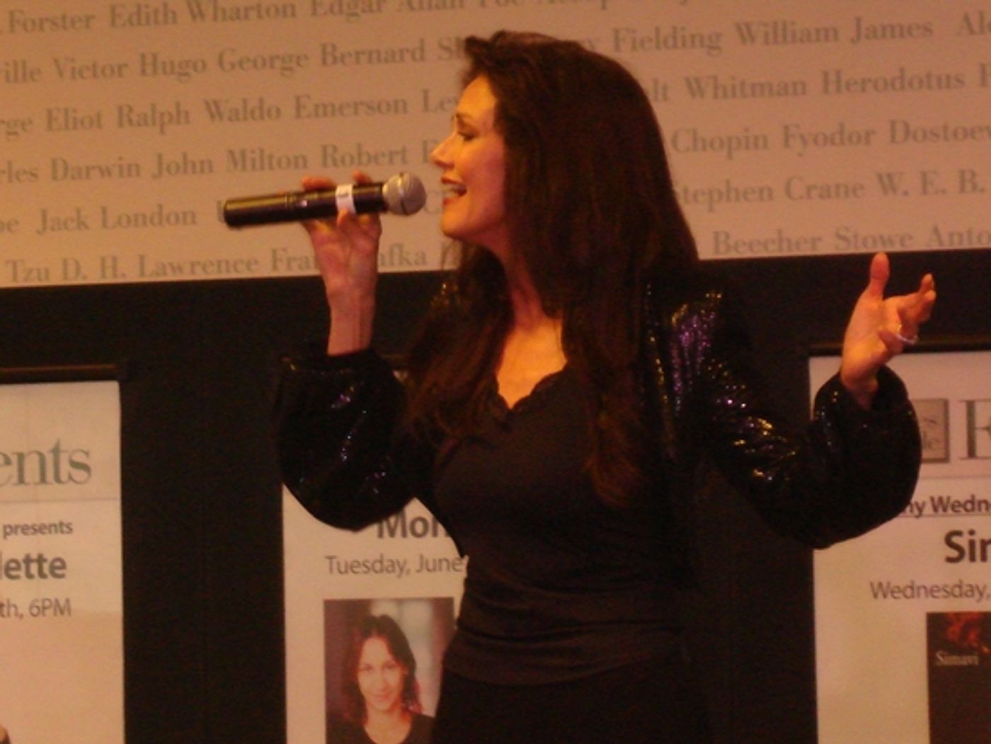 Photo Coverage: Lynda Carter Celebrates 'At Last' CD Release At Barnes & Noble Lincoln Triangle  Image
