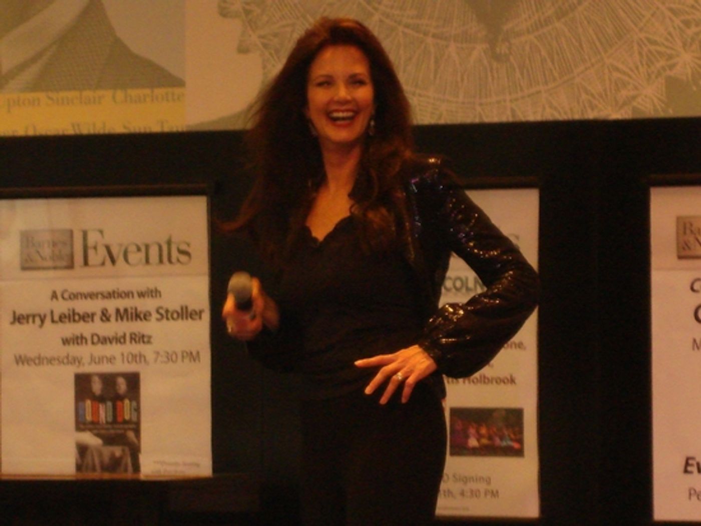 Photo Coverage: Lynda Carter Celebrates 'At Last' CD Release At Barnes & Noble Lincoln Triangle  Image