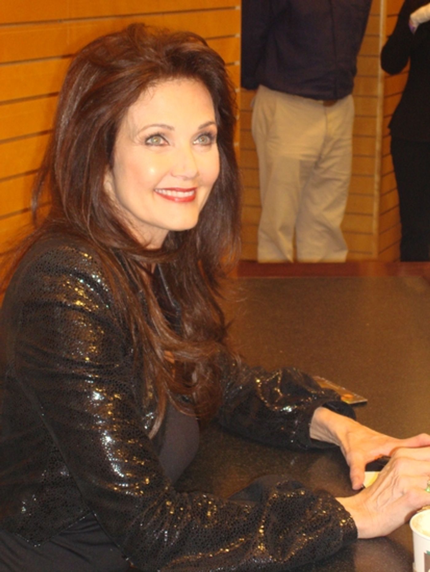 Photo Coverage: Lynda Carter Celebrates 'At Last' CD Release At Barnes & Noble Lincoln Triangle  Image