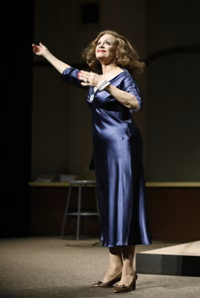 Valerie Harper Photo