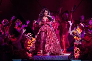 Tichina Arnold and the cast Photo