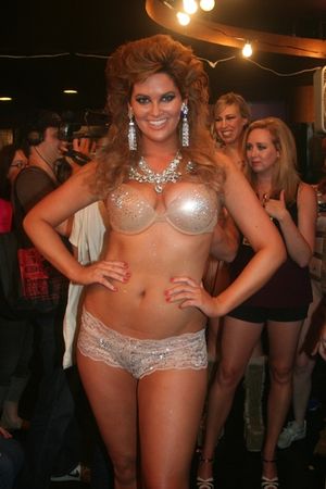 Whitney Thompson Photo