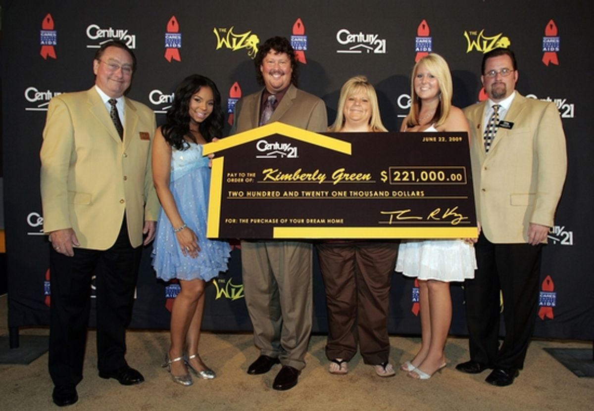 Century 21 CEO, Tom Kunz, Ashanti, Gregory Green, Kimberly Green, Ashley Green and Century 21 Broker Darren Payne at 