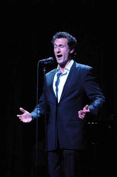 Aaron Lazar Photo