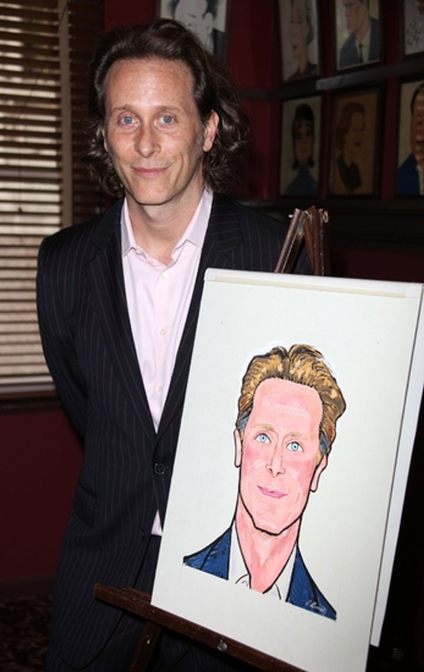 Photo Coverage: THE PHILANTHROPIST Star Steven Weber Joins Sardi's Wall Of Fame  Image