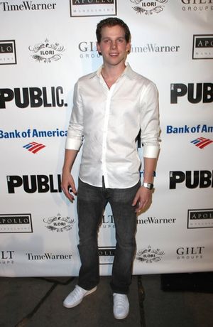 Stark Sands Photo