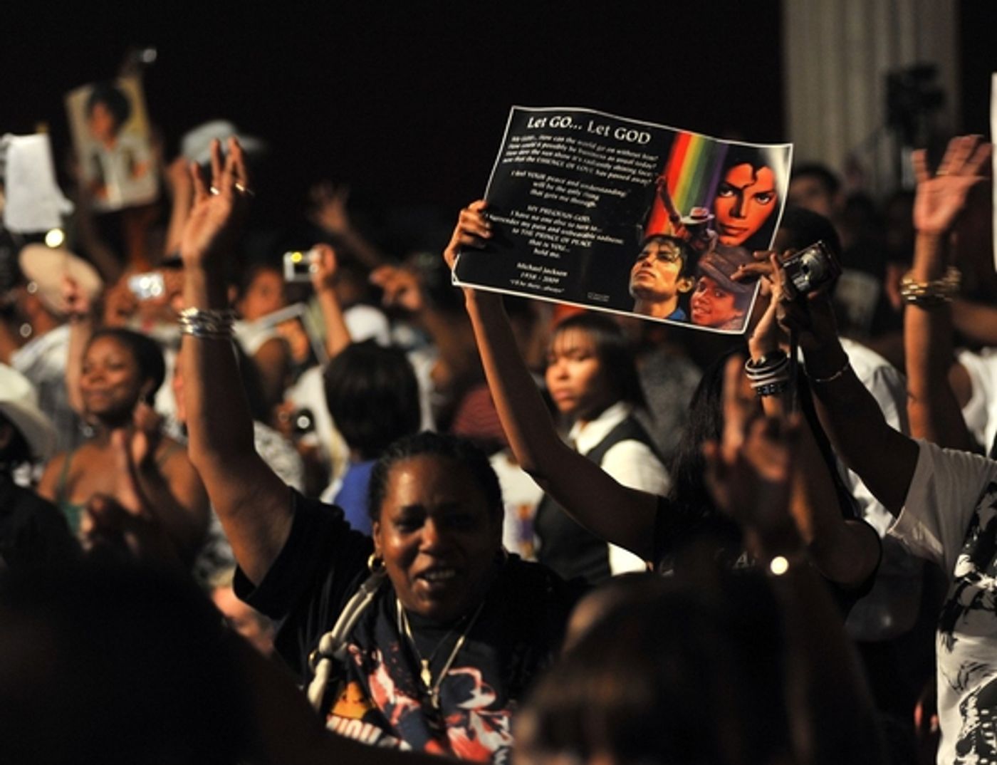 Photo Coverage: Public Memorial for Michael Jackson at the Apollo Theater  Image
