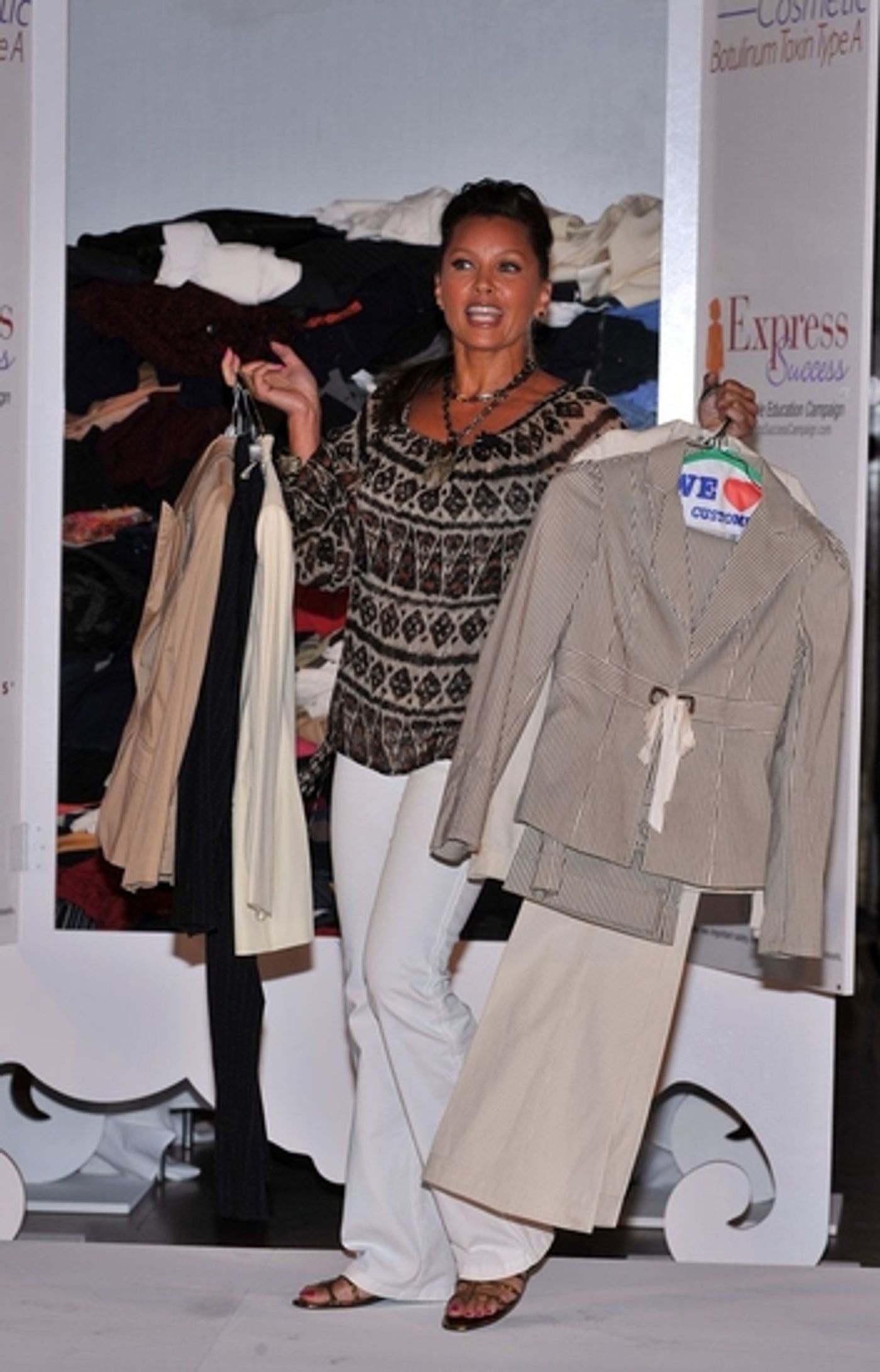 Photo Coverage: Vanessa Williams Hosts The Express Success 'Rack Relay Race'  Image