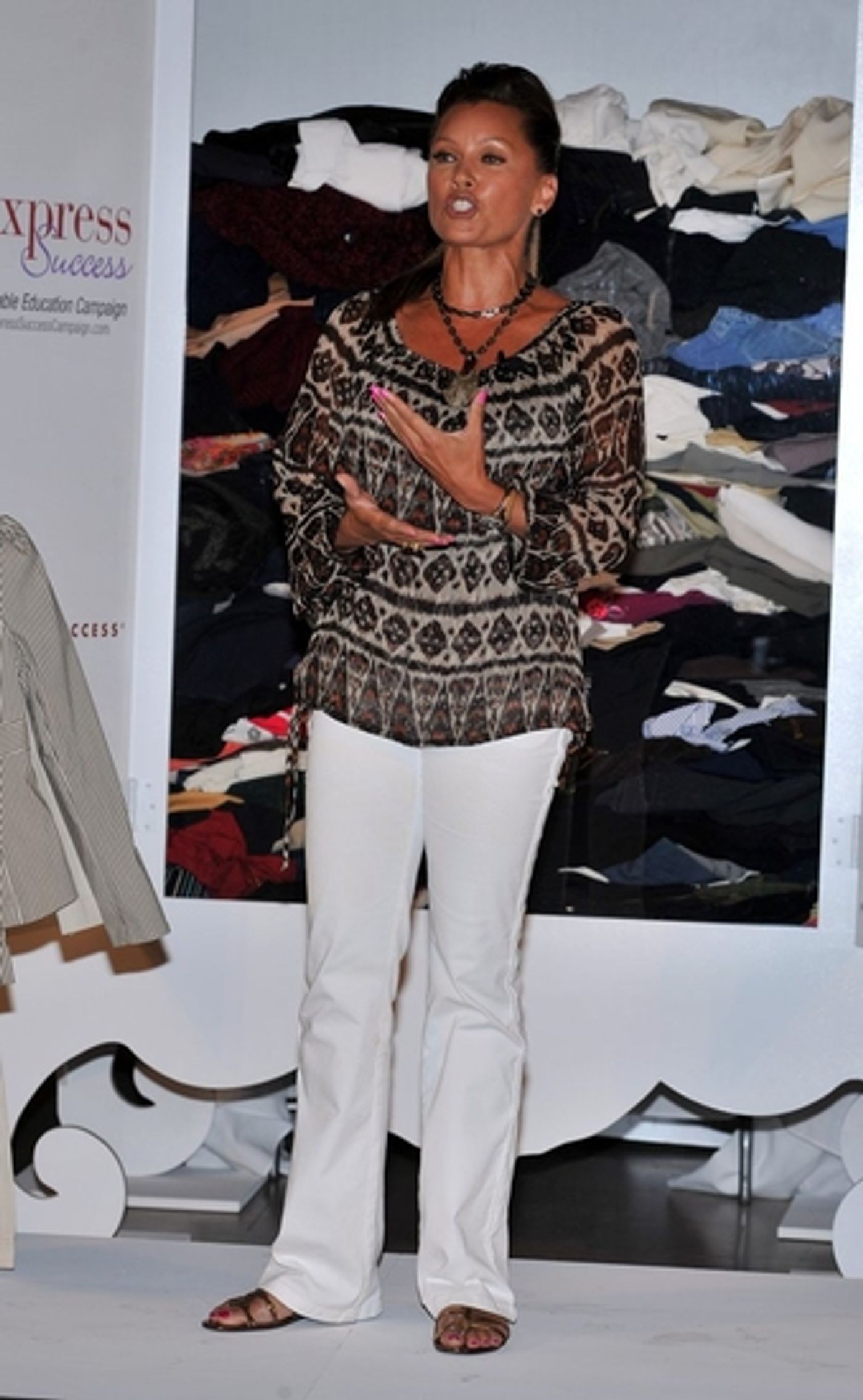 Photo Coverage: Vanessa Williams Hosts The Express Success 'Rack Relay Race'  Image