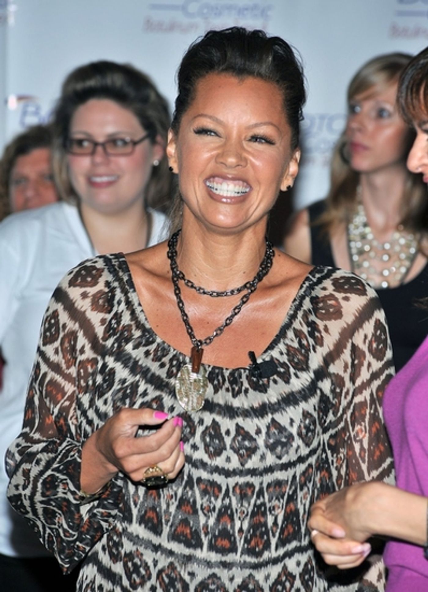 Photo Coverage: Vanessa Williams Hosts The Express Success 'Rack Relay Race'  Image