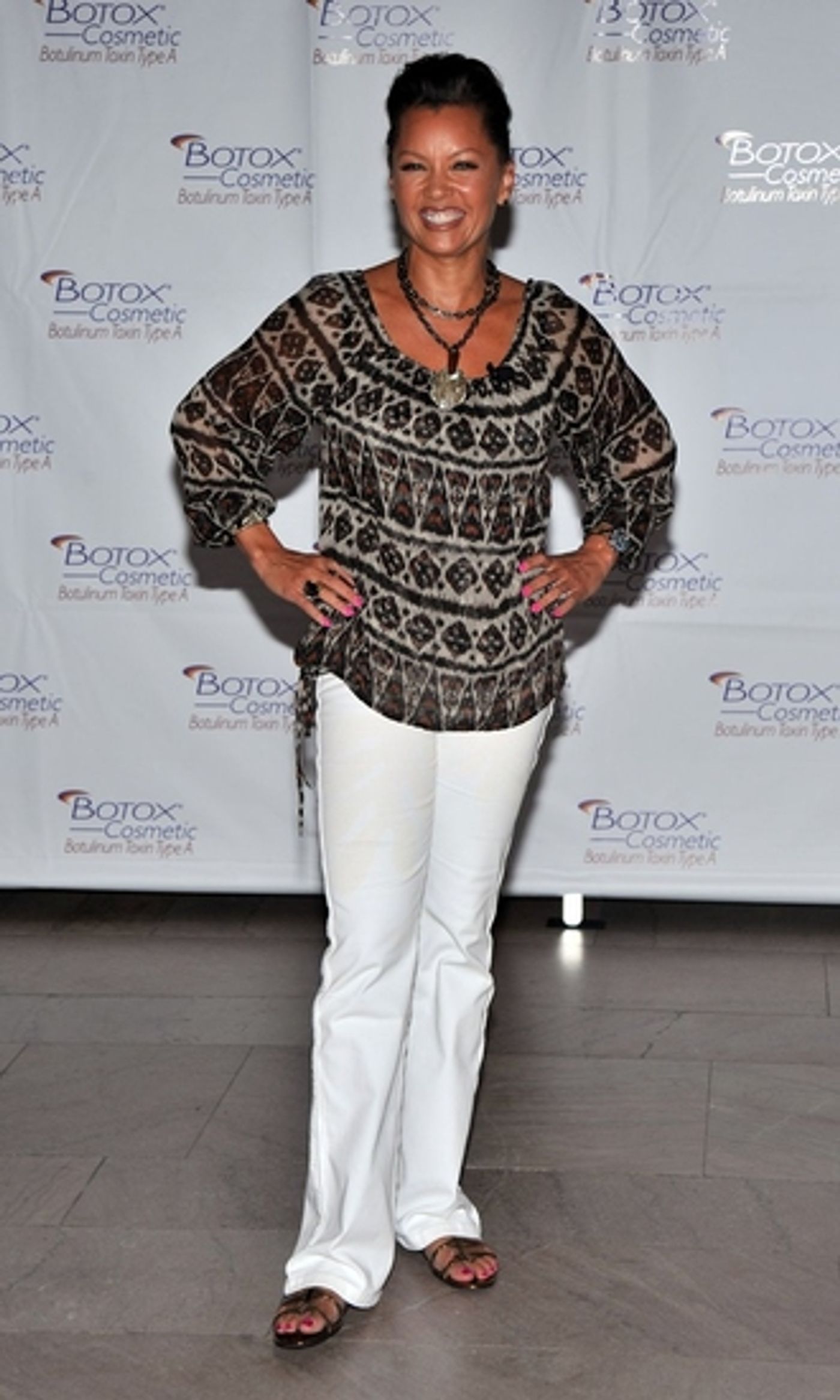 Photo Coverage: Vanessa Williams Hosts The Express Success 'Rack Relay Race'  Image