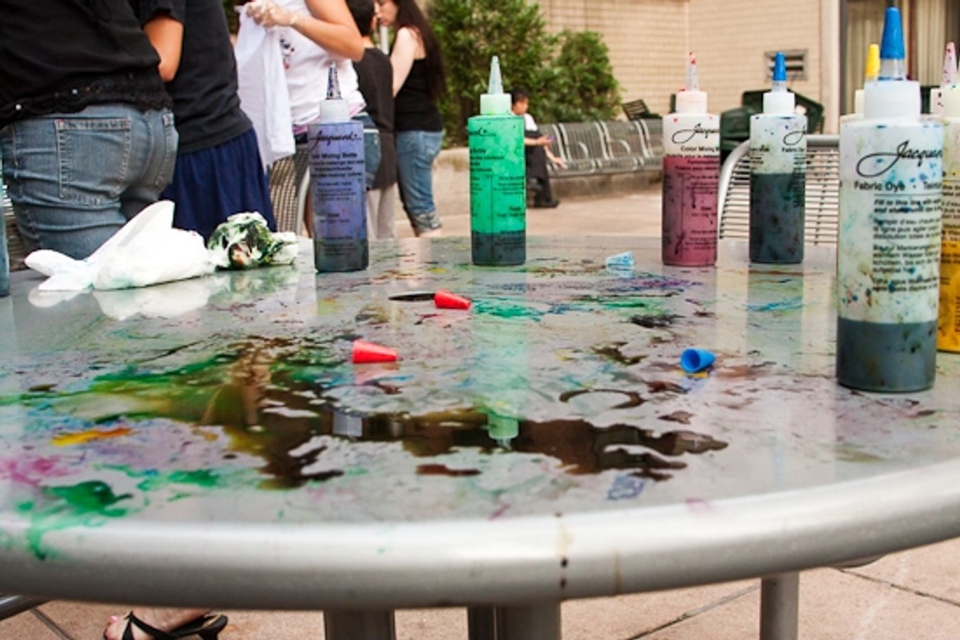 Photo Coverage: HAIR Cast Joins 'Broadway Kids Care' To Tie-Dye For Charity Photo Coverage: HAIR Cast Joins 'Broadway Kids Care' To Tie-Dye For Charity Image