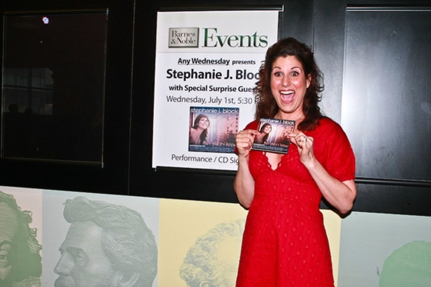Photo Coverage: 9 To 5's Stephanie J. Block Sings And Signs At Barnes And Noble  Image