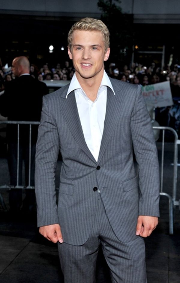 Freddie Stroma Photo