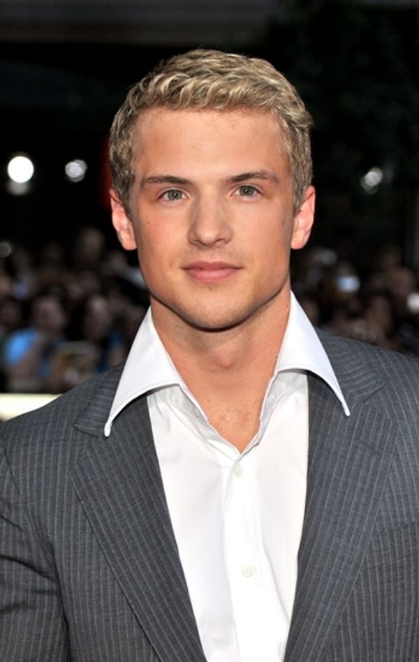 Freddie Stroma Photo