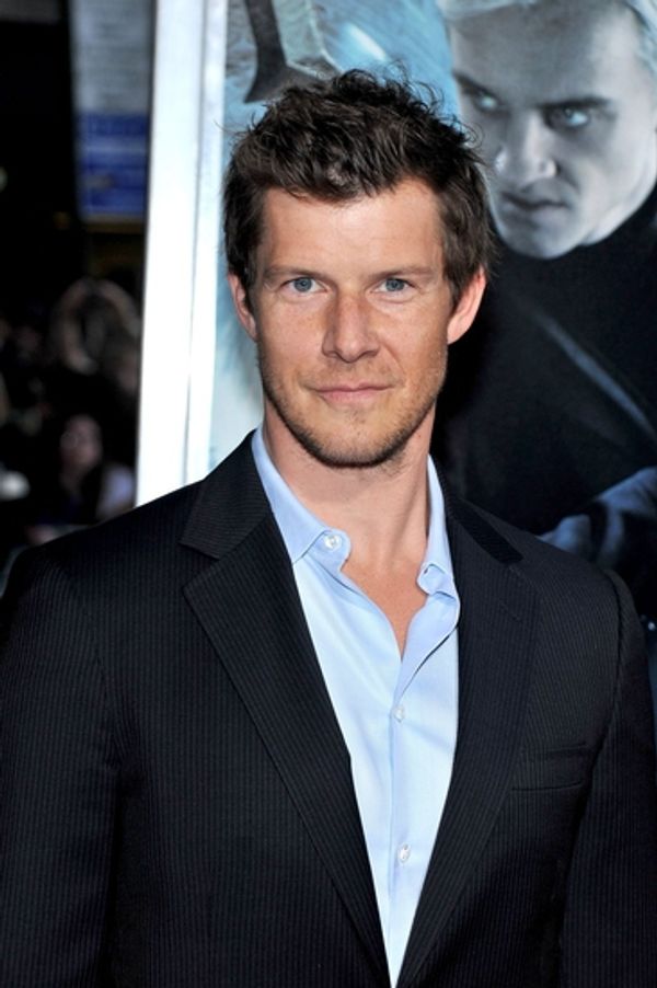 Eric Mabius Photo