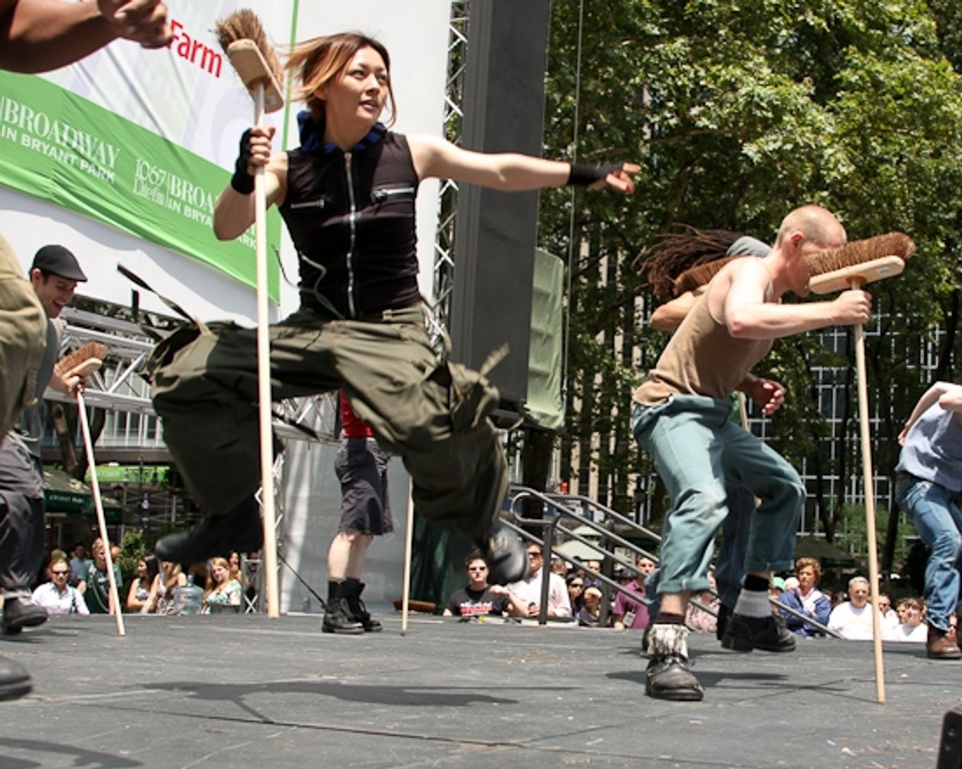 Photo Coverage: '106.7 Lite Fm Presents BROADWAY IN BRYANT PARK 2009' Begins Performances!  Image