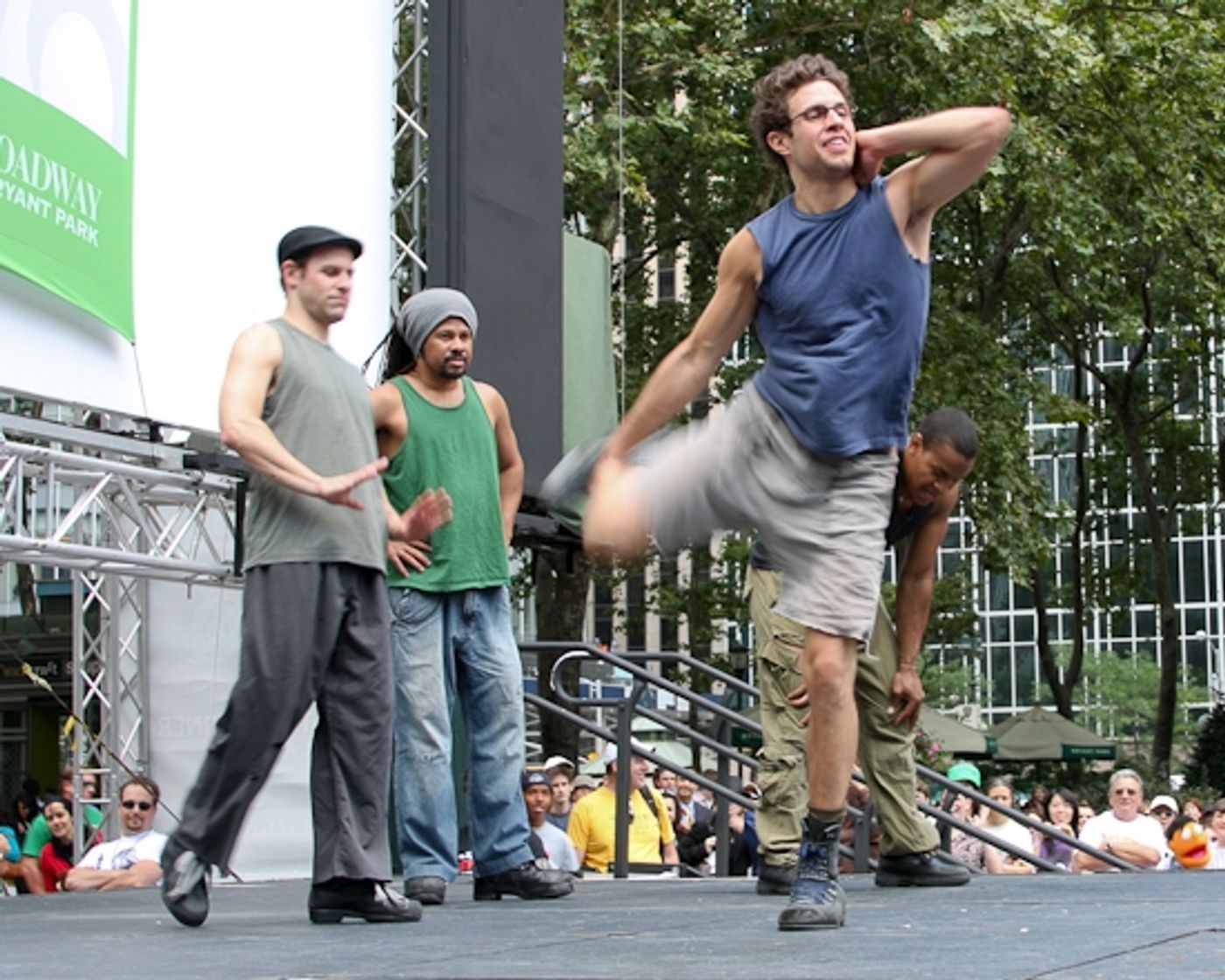 Photo Coverage: '106.7 Lite Fm Presents BROADWAY IN BRYANT PARK 2009' Begins Performances!  Image