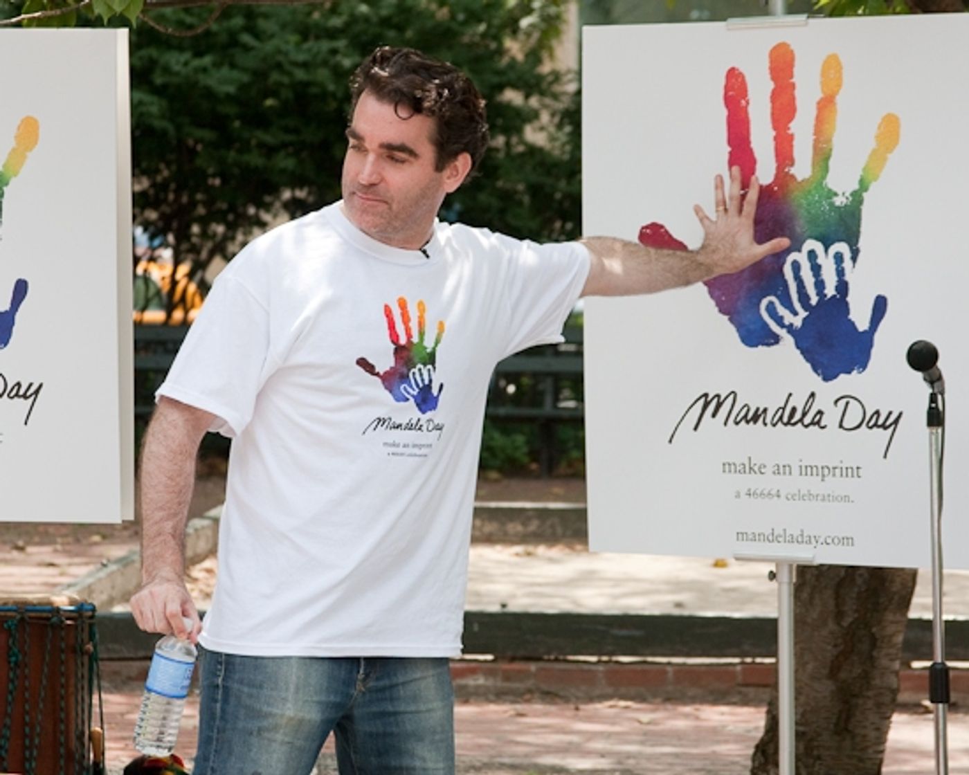 Photo Coverage: SHREK Star Brian d'Arcy James Visits 'MANDELA DAY' In Washington Square Park  Image