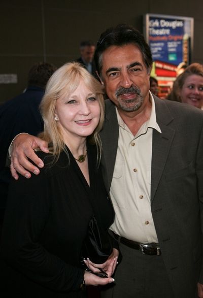 Elaine and Joe Mantegna

 Photo