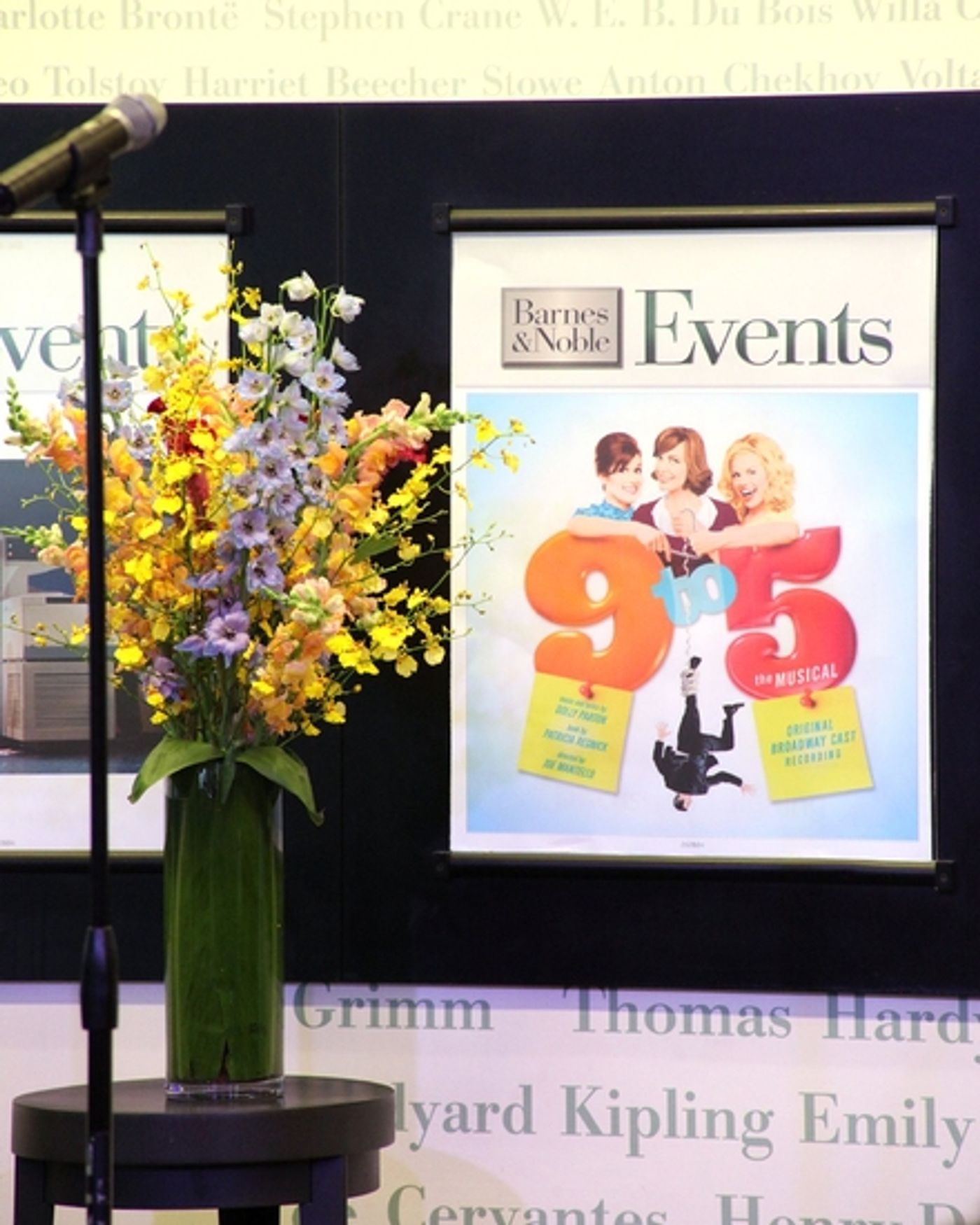 Photo Coverage: '9 To 5: THE MUSICAL' Celebrates At Barnes and Noble - The Performance!  Image