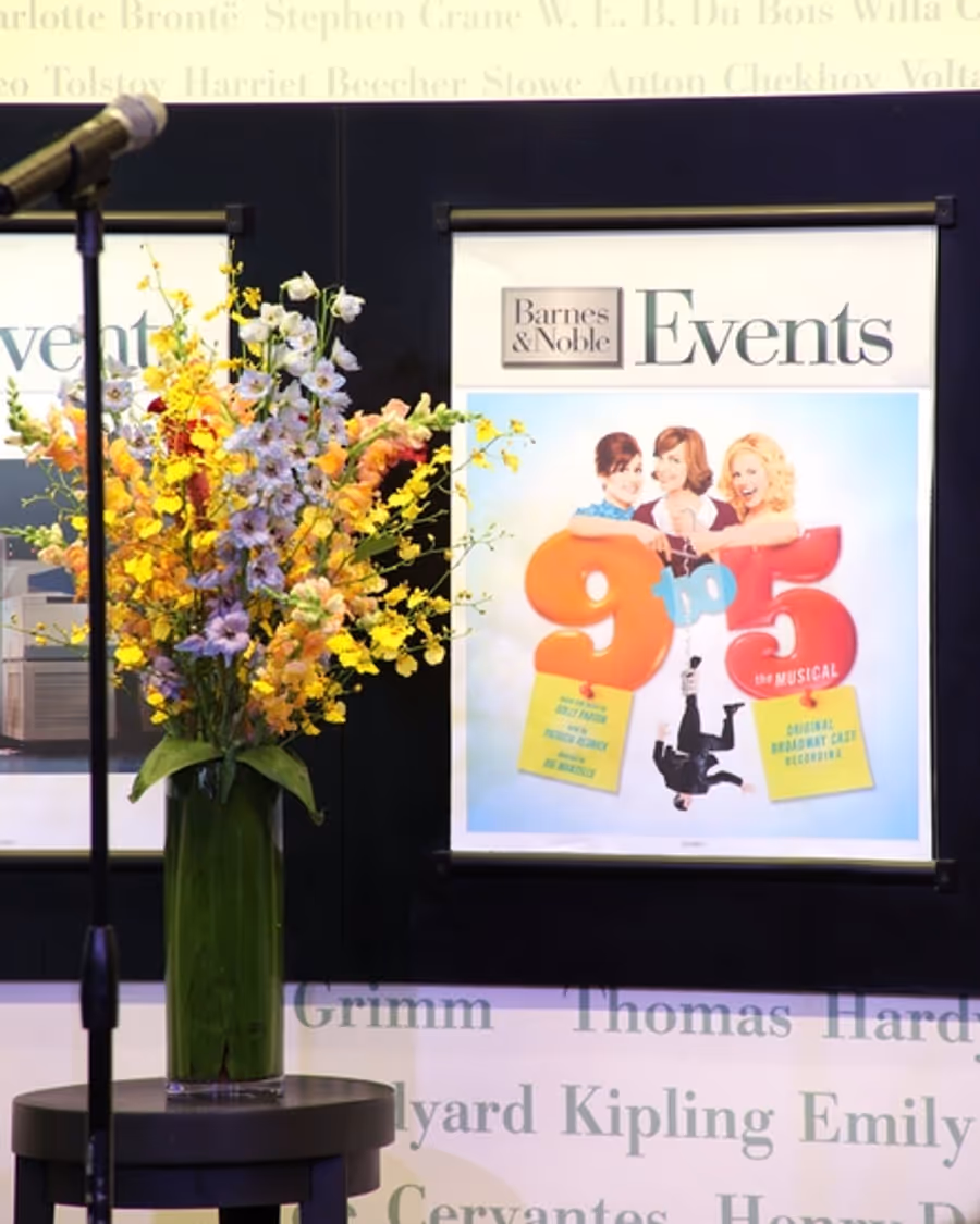 Photo Coverage: '9 To 5: THE MUSICAL' Celebrates At Barnes and Noble - The Performance! Image