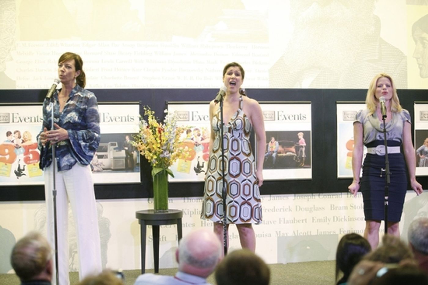Photo Coverage: '9 To 5: THE MUSICAL' Celebrates At Barnes and Noble - The Performance!  Image