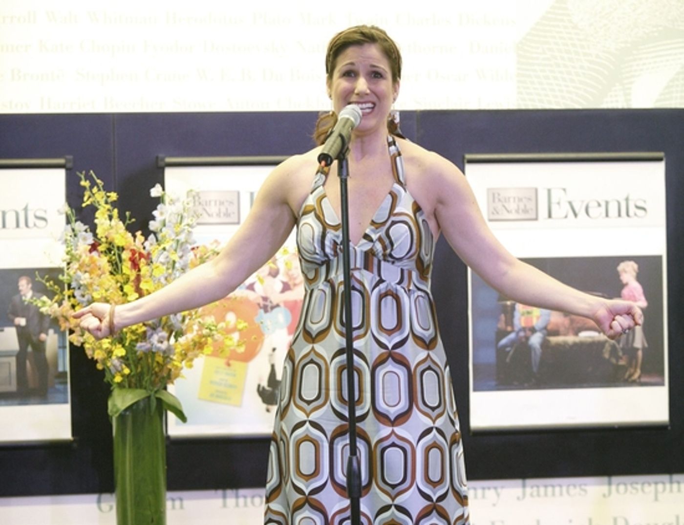 Photo Coverage: '9 To 5: THE MUSICAL' Celebrates At Barnes and Noble - The Performance!  Image