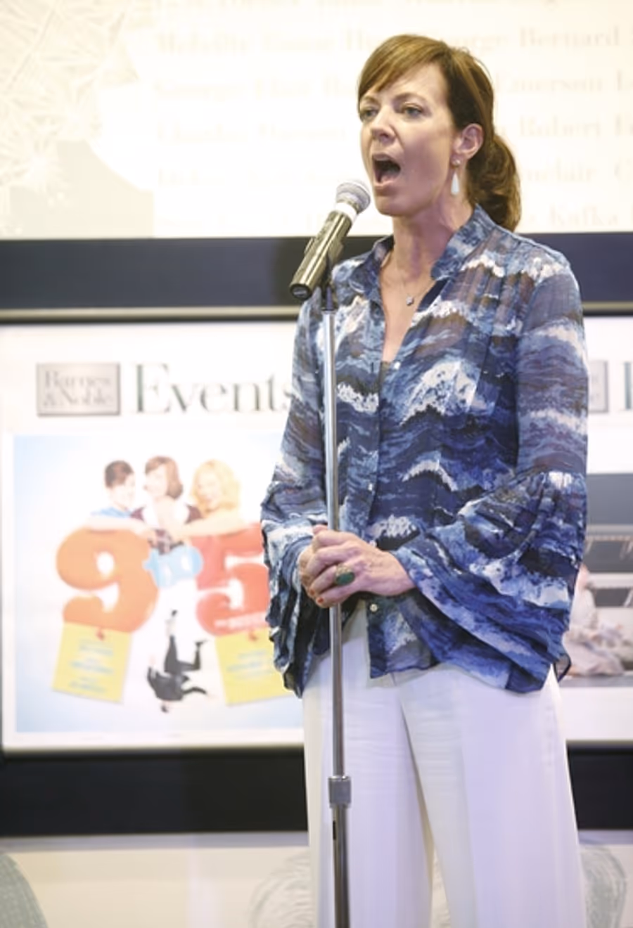 Photo Coverage: '9 To 5: THE MUSICAL' Celebrates At Barnes and Noble - The Performance! Image