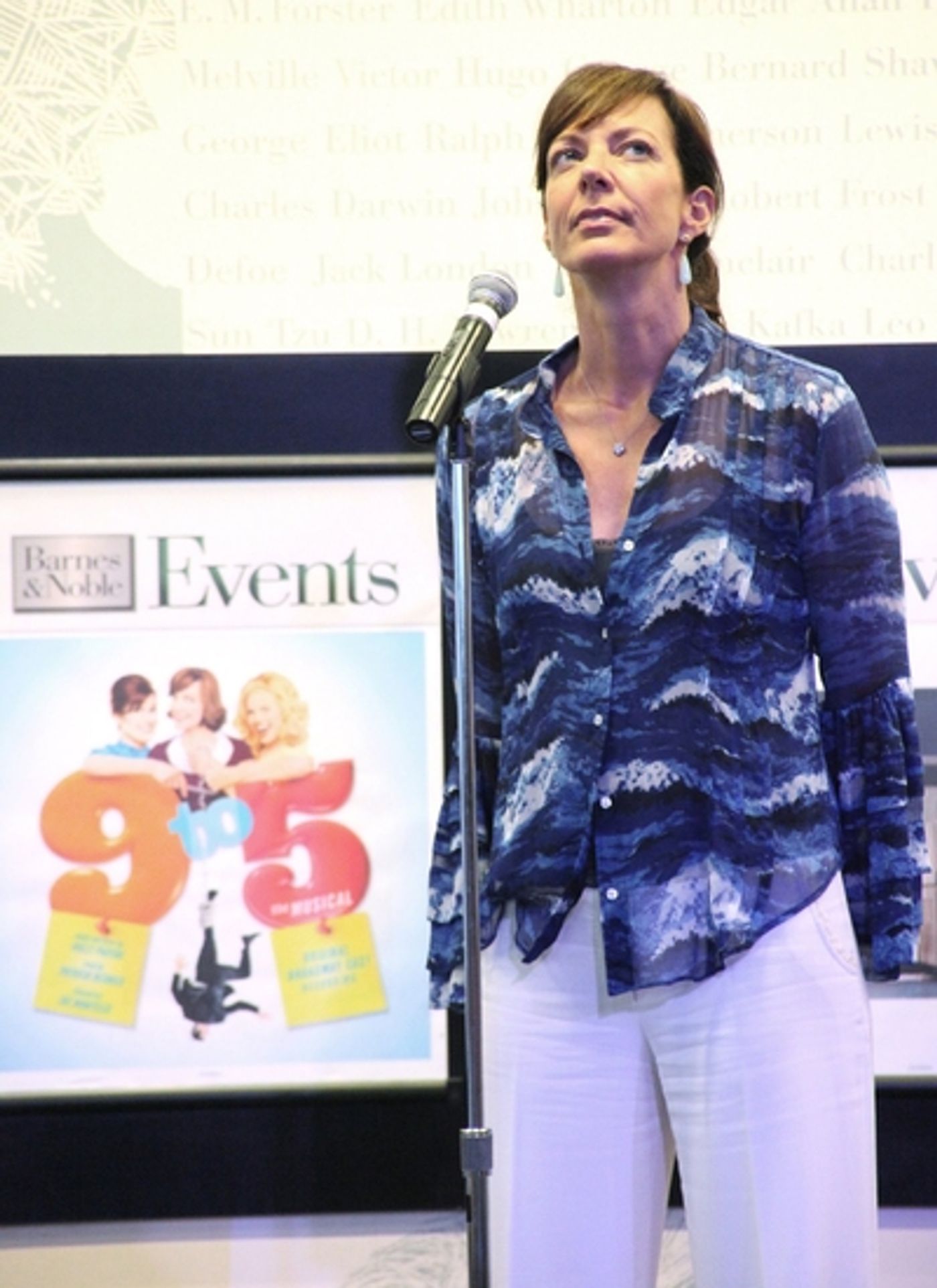 Photo Coverage: '9 To 5: THE MUSICAL' Celebrates At Barnes and Noble - The Performance!  Image