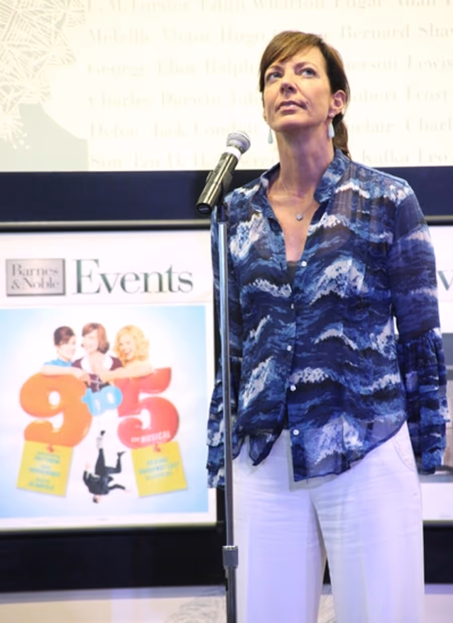 Photo Coverage: '9 To 5: THE MUSICAL' Celebrates At Barnes and Noble - The Performance! Image