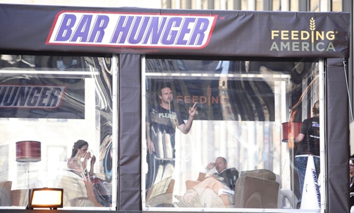 Photo Coverage: David Arquette Promotes The 'BAR HUNGER Campaign'  Image