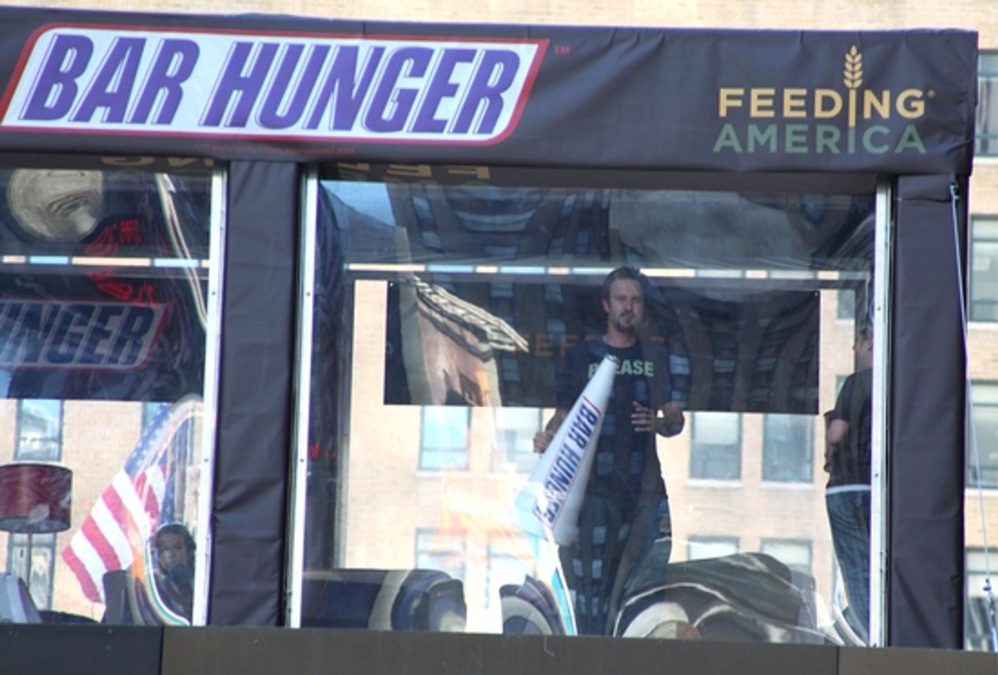 Photo Coverage: David Arquette Promotes The 'BAR HUNGER Campaign'  Image