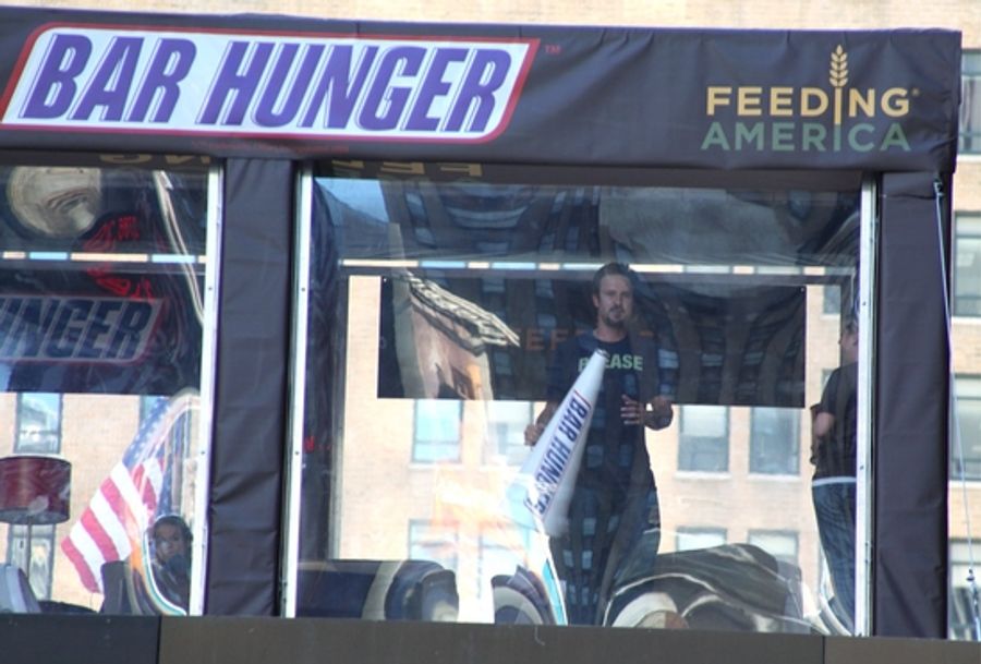 Photo Coverage: David Arquette Promotes The 'BAR HUNGER Campaign' Image