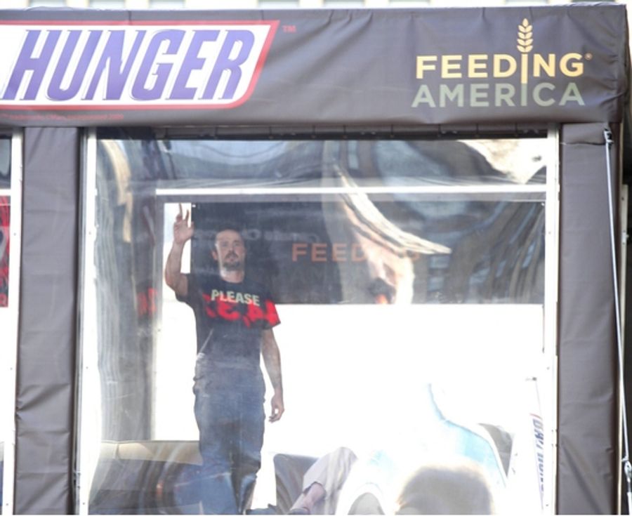 Photo Coverage: David Arquette Promotes The 'BAR HUNGER Campaign' Image