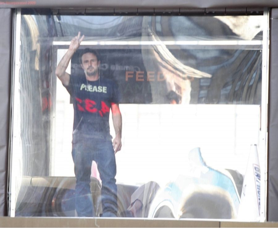 Photo Coverage: David Arquette Promotes The 'BAR HUNGER Campaign' Image