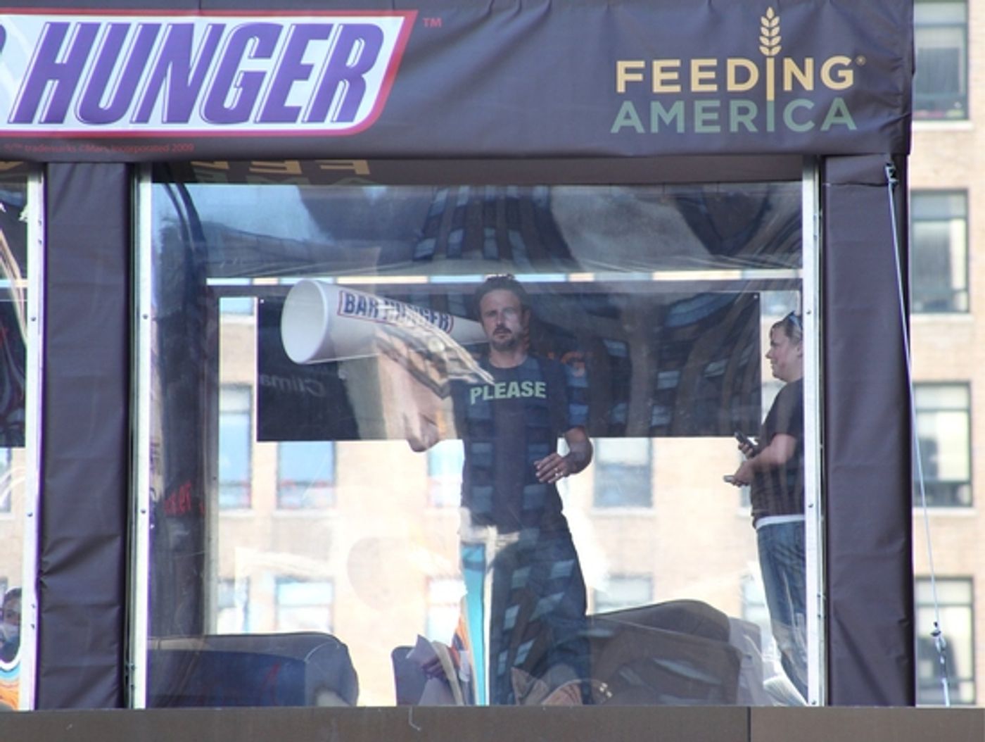 Photo Coverage: David Arquette Promotes The 'BAR HUNGER Campaign'  Image